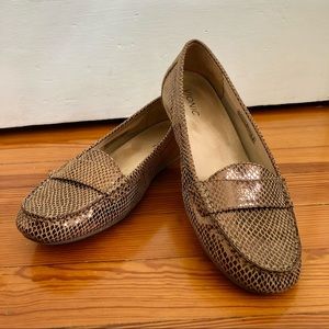 Vionic Chill Larrun snake embossed loafer, sz 10